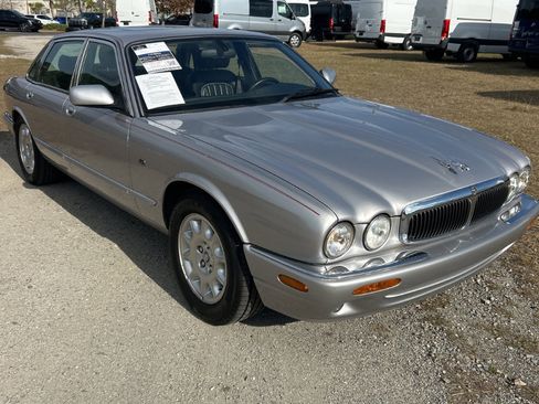 Used 2002 Jaguar XJ8 image 6