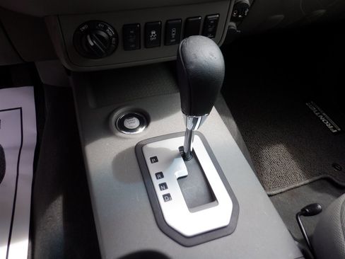 Used 2021 Nissan Frontier SV w/ Midnight Edition Floor Mats image 16