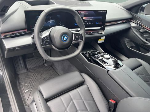 Used 2025 BMW i5 eDrive40i w/ Premium Package image 23