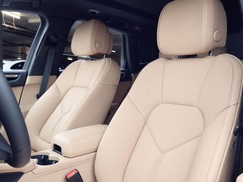 New 2026 Porsche Macan image 5