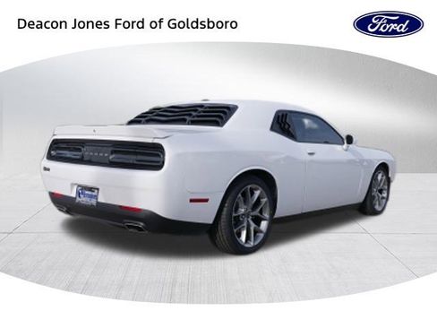 Used 2022 Dodge Challenger GT image 3