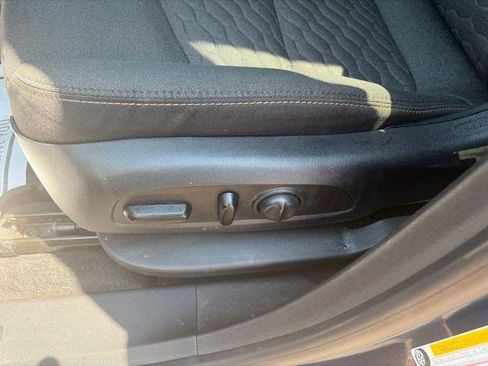 Used 2020 Chevrolet Equinox LT FWD image 12