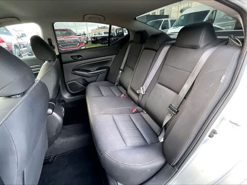 Used 2024 Nissan Altima 2.5 SV FWD image 29