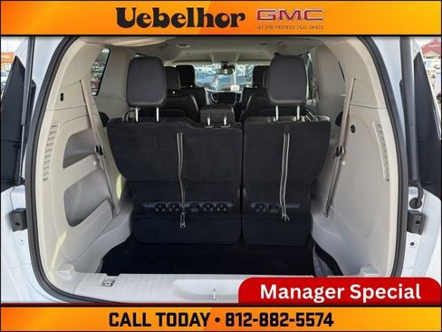 Used 2024 Chrysler Pacifica Touring-L image 11