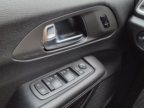 New 2026 Chrysler Pacifica Select w/ S Appearance Package FWD image 18