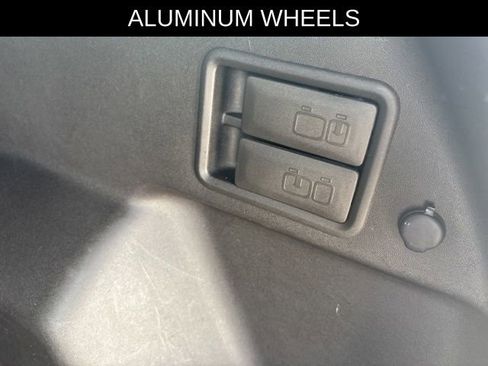 Used 2022 Chevrolet Equinox LT w/ Driver Convenience Package image 29