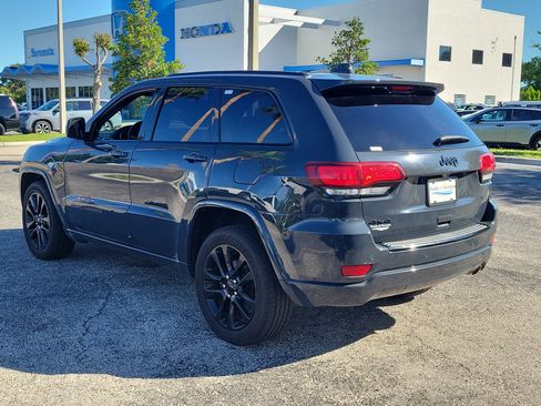 Used 2018 Jeep Grand Cherokee Altitude AWD/4WD image 5