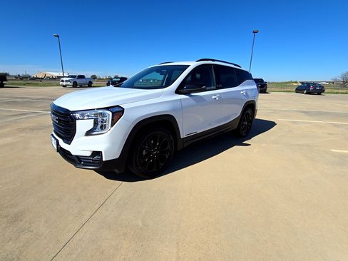 Used 2022 GMC Terrain SLT w/ Elevation Edition image 3