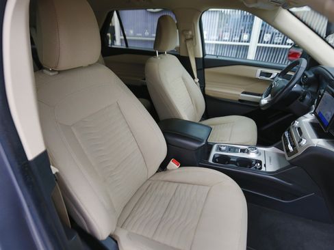 Used 2021 Ford Explorer XLT image 22