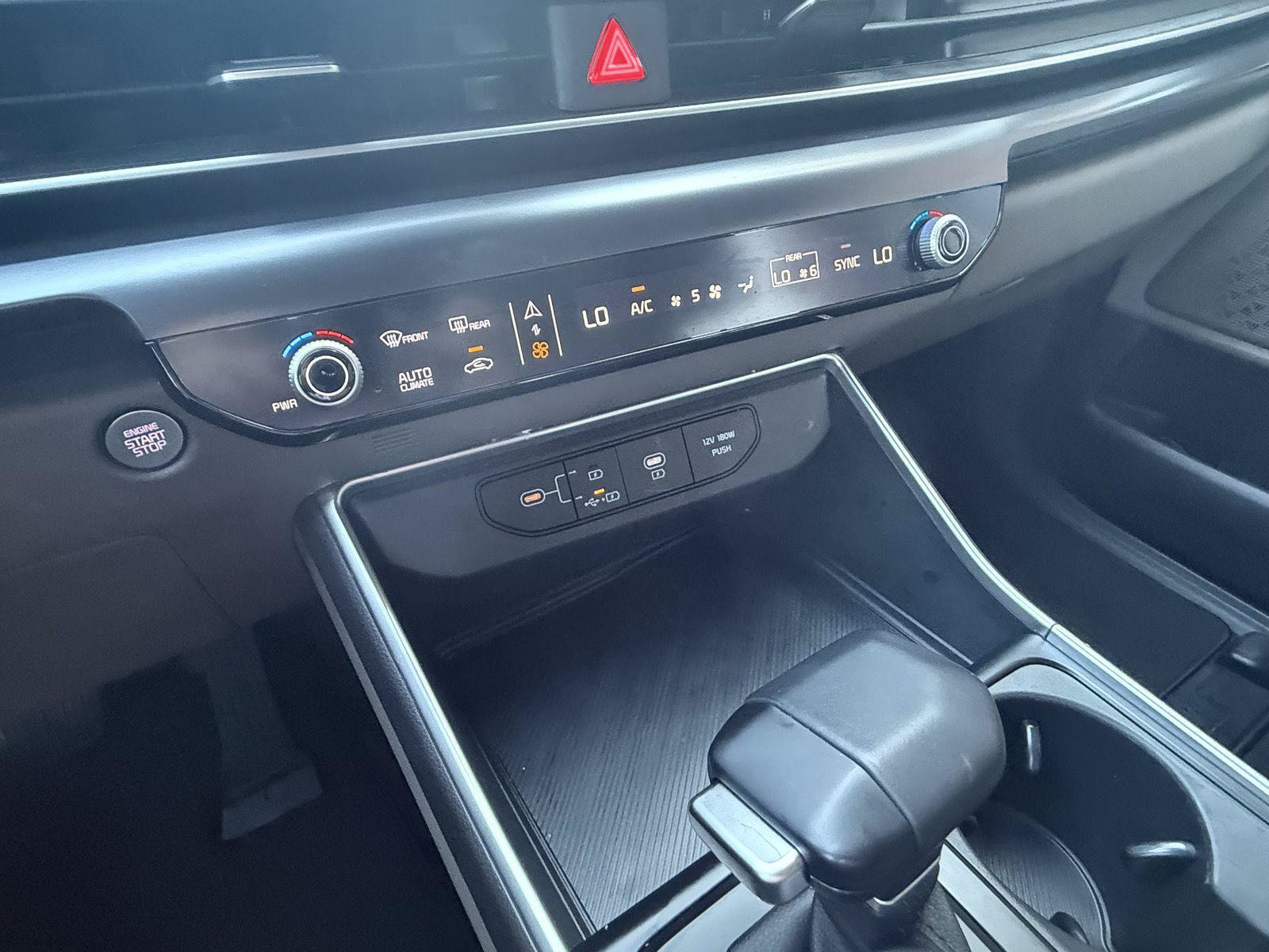 Used 2025 Kia Carnival FWD image 6