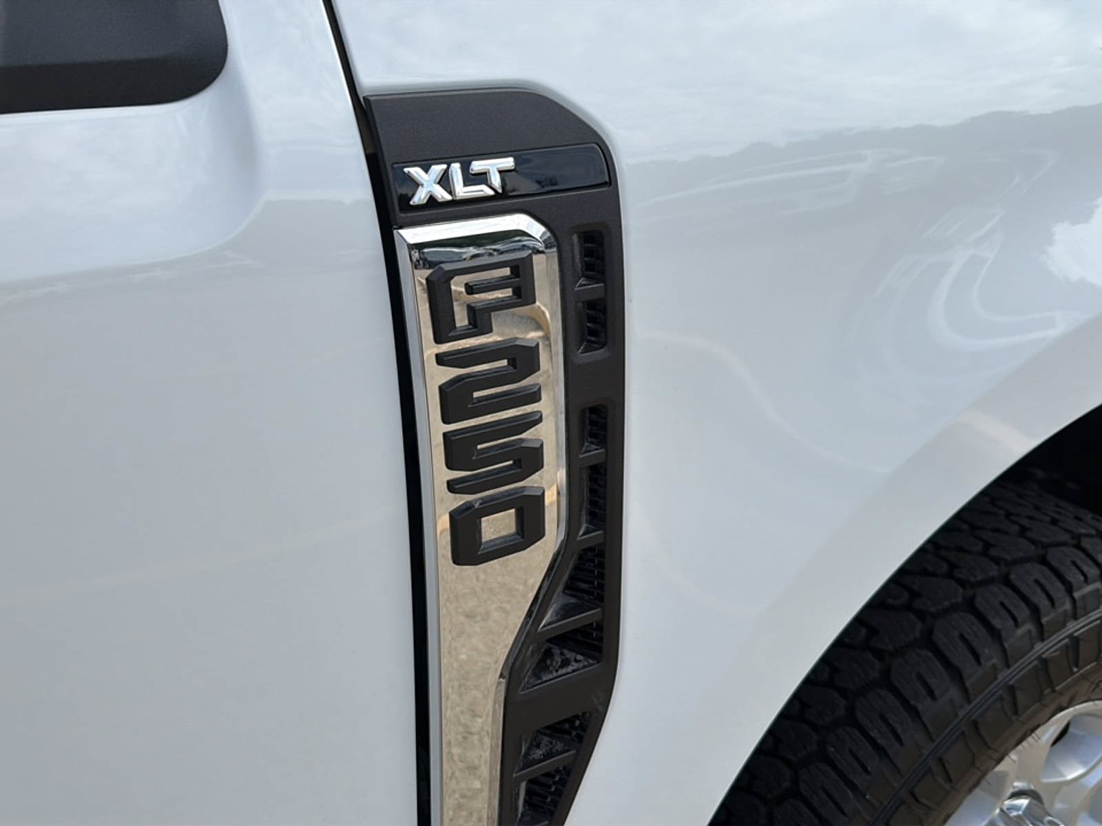 Used 2025 Ford F250 XLT w/ FX4 Off-Road Package AWD/4WD image 18