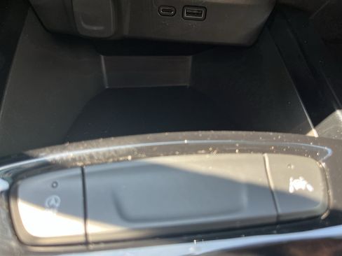 Used 2025 Chevrolet Trax RS FWD image 24