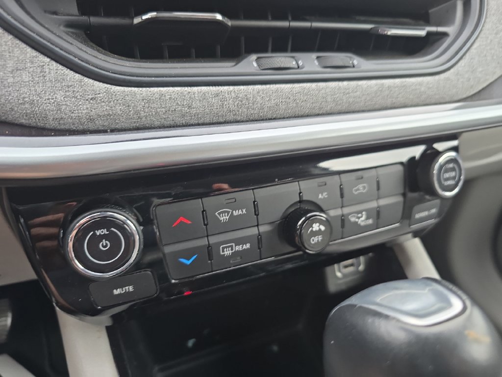 Used 2022 Jeep Compass Latitude FWD image 17