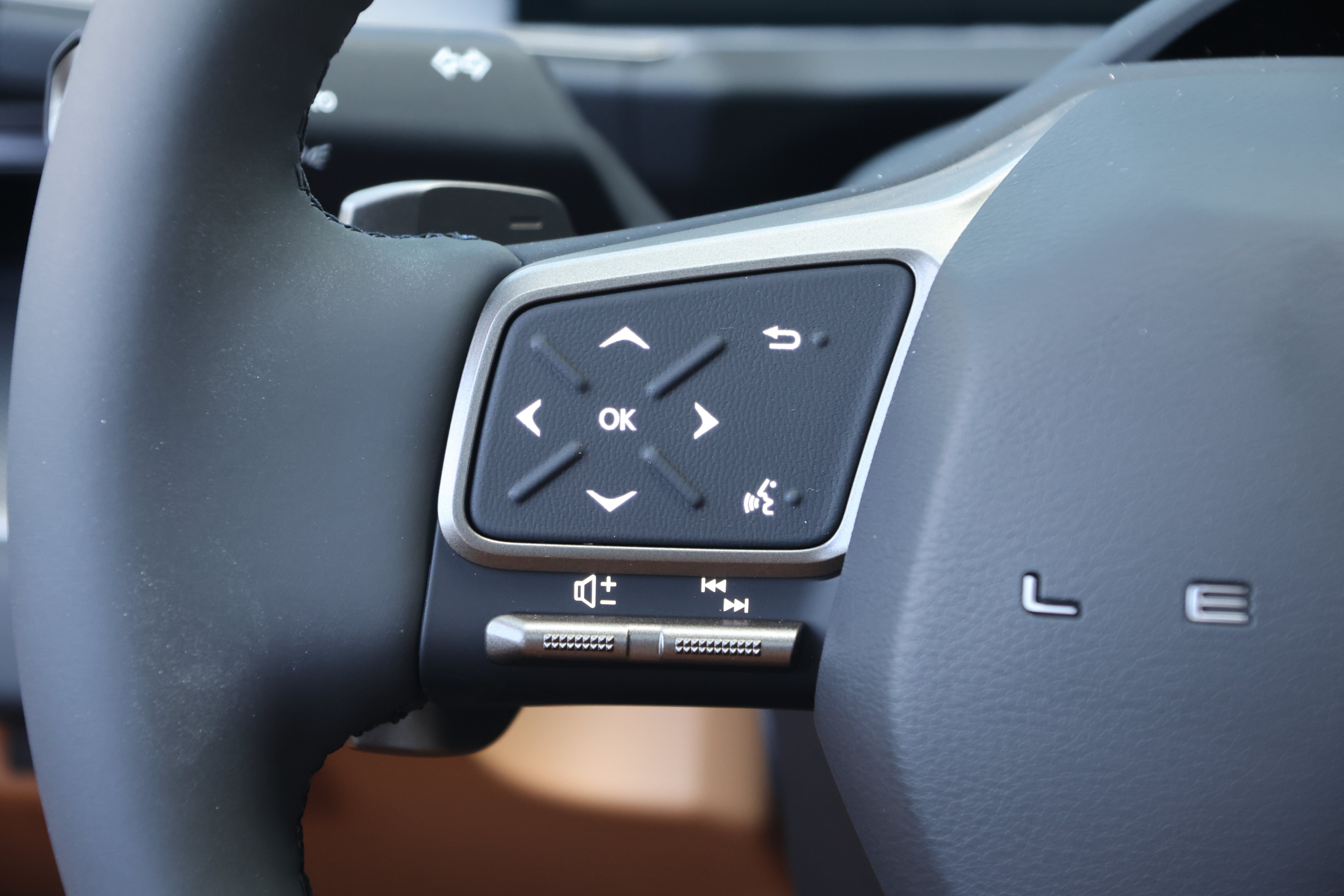 New 2026 Lexus ES 350e w/ Accessory Package (Z1) FWD image 30