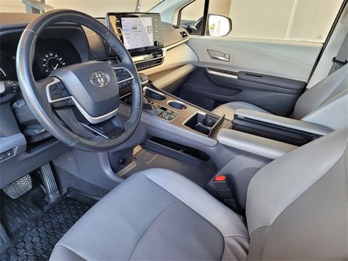 Certified 2023 Toyota Sienna XLE image 12