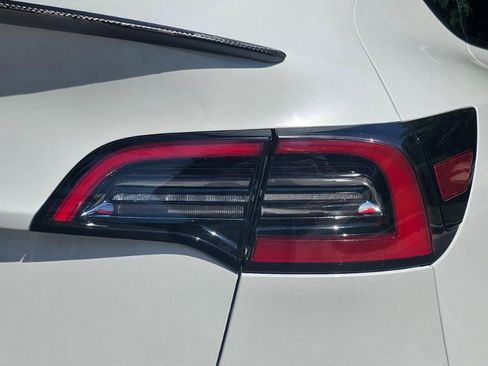 Used 2023 Tesla Model Y Performance AWD/4WD image 30