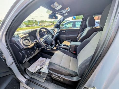 Used 2020 Toyota Tacoma TRD Off-Road w/ TRD Premium Off Road Package AWD/4WD image 8