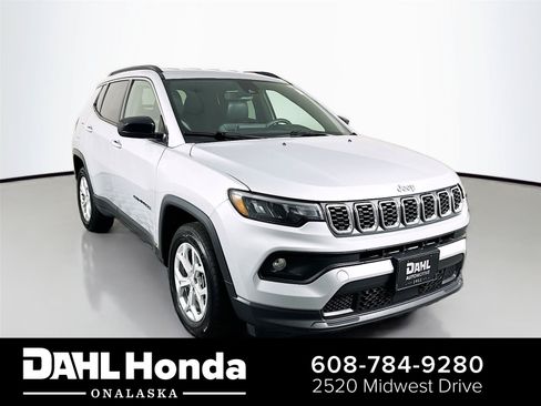 Used 2024 Jeep Compass Latitude AWD/4WD image 1