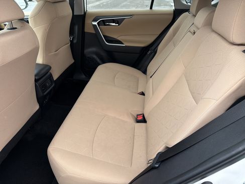 Used 2021 Toyota RAV4 XLE w/ Carpet Mat Package (TMS) image 22