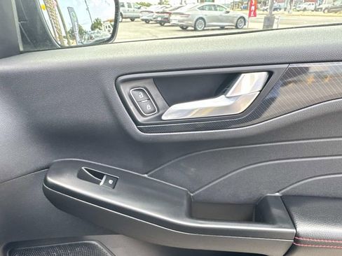 Used 2025 Ford Escape ST-Line AWD/4WD image 14