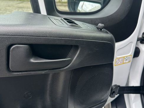 Used 2025 RAM ProMaster 2500 w/ Convenience Group FWD image 9