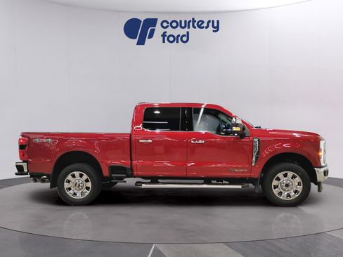 Used 2024 Ford F250 Lariat w/ Chrome Package image 9
