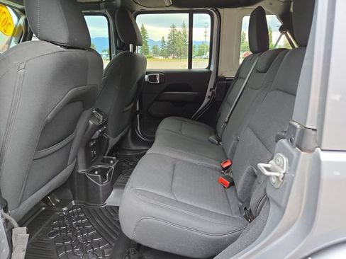Used 2020 Jeep Wrangler Unlimited Sahara w/ Safety Group AWD/4WD image 32