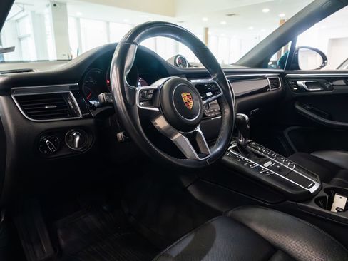 Used 2018 Porsche Macan AWD/4WD image 19