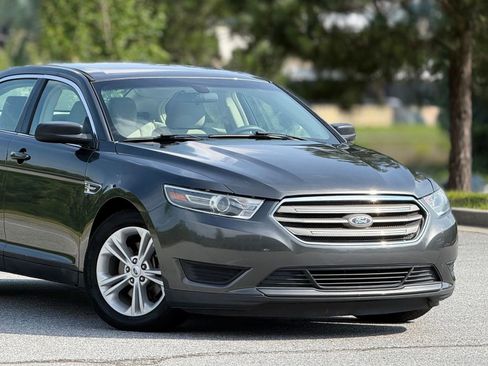 Used 2016 Ford Taurus SE FWD image 46