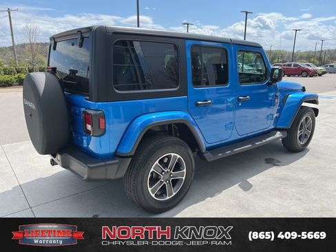 Used 2023 Jeep Wrangler Unlimited Sahara w/ Cold Weather Group AWD/4WD image 18