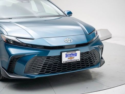 Used 2025 Toyota Camry SE image 15