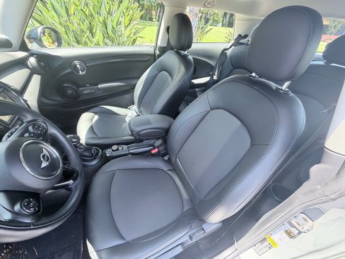 Used 2018 MINI Cooper 2-Door Hardtop w/ Premium Package FWD image 7