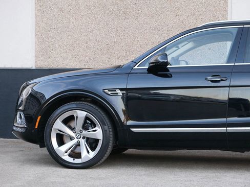 Used 2018 Bentley Bentayga image 7
