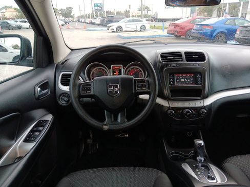 Used 2017 Dodge Journey SXT w/ Comfort/Convenience Group image 17