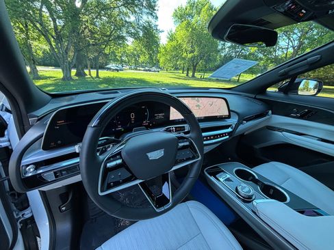 Used 2024 Cadillac Lyriq Sport RWD image 10