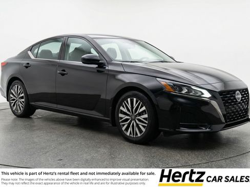 Used 2025 Nissan Altima 2.5 SV image 1