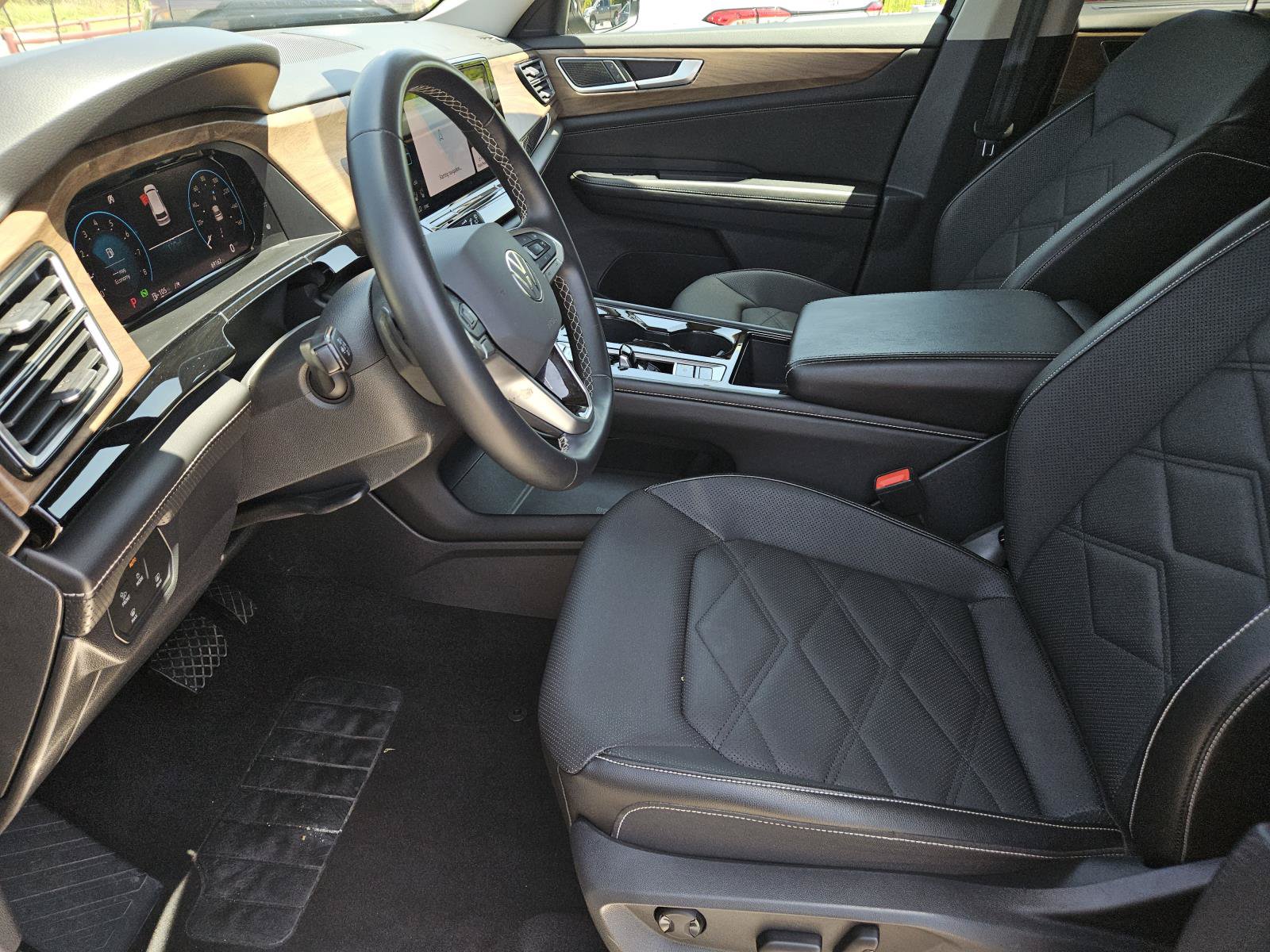 Used 2024 Volkswagen Atlas SE AWD/4WD image 24