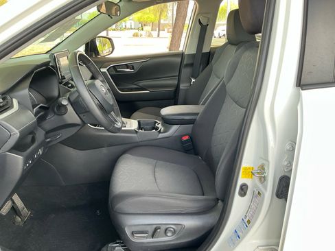 Used 2020 Toyota RAV4 XLE w/ Convenience Package image 14