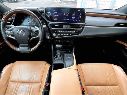 Used 2022 Lexus ES 300h w/ Luxury Package image 14