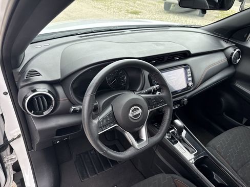 Used 2023 Nissan Kicks SR FWD image 13