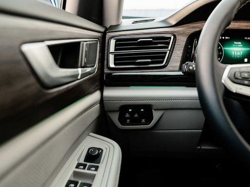 New 2026 Volkswagen Atlas SEL image 18