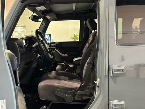 Used 2014 Jeep Wrangler Unlimited Sahara AWD/4WD image 13