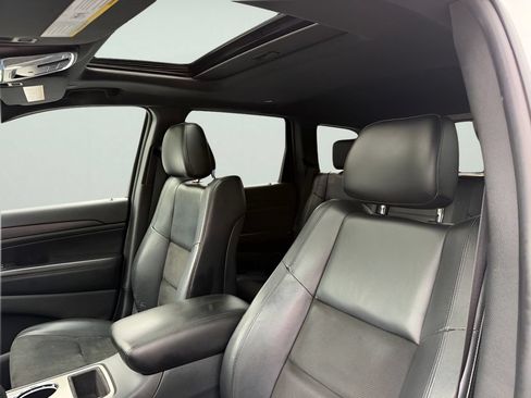Used 2018 Jeep Grand Cherokee Altitude AWD/4WD image 17