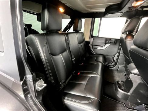 Used 2017 Jeep Wrangler Unlimited Sahara w/ Dual Top Group AWD/4WD image 26