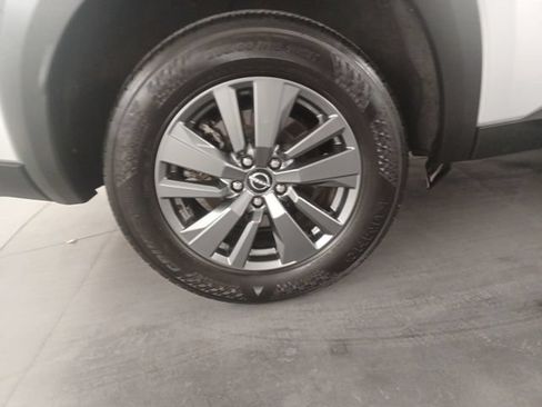 Used 2024 Nissan Pathfinder SV FWD image 10