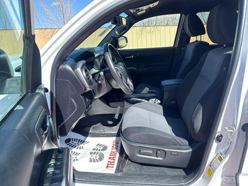 Used 2022 Toyota Tacoma TRD Off-Road w/ Technology Package image 10