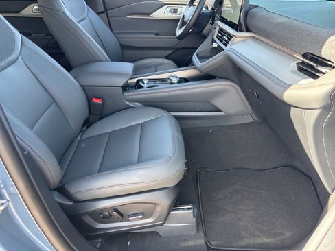 New 2026 Ford Explorer Active w/ Active Comfort Package image 19