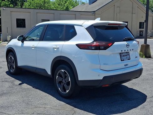 Used 2025 Nissan Rogue SV AWD/4WD image 4