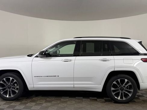 Used 2022 Jeep Grand Cherokee Overland w/ Luxury Tech Group IV AWD/4WD image 5