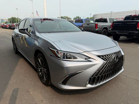 Used 2022 Lexus ES 350 w/ Premium Package FWD image 3